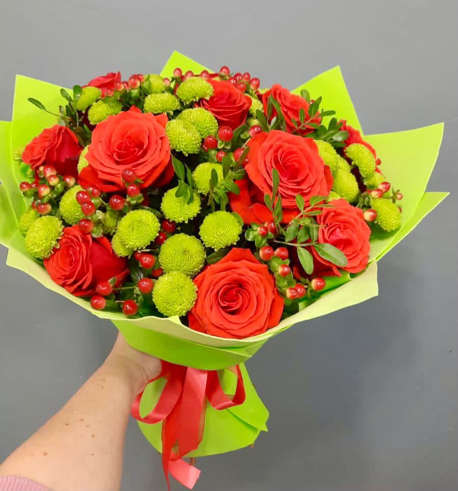 Букет цветов из: Хризантемы и Розы в Бугры Ленинградская область