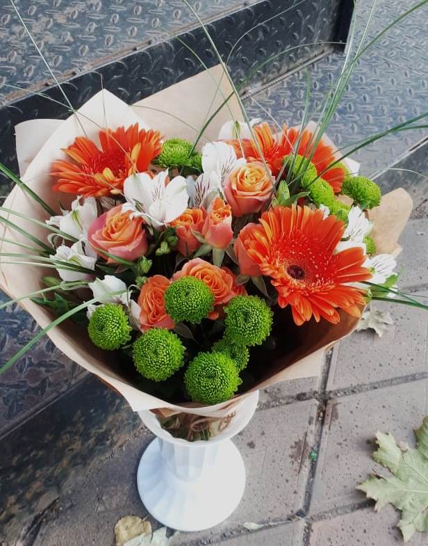 Букет цветов из: Герберы, Хризантемы, Альстромерии и Розы в Бугры Ленинградская область