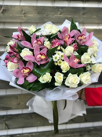 Букет цветов из: Розы и Хризантемы в Бугры Ленинградская область