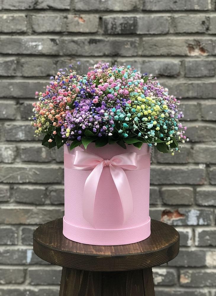 Цветочная композиция из Гипсофила и Розы в шляпной коробке в Бугры Ленинградская область