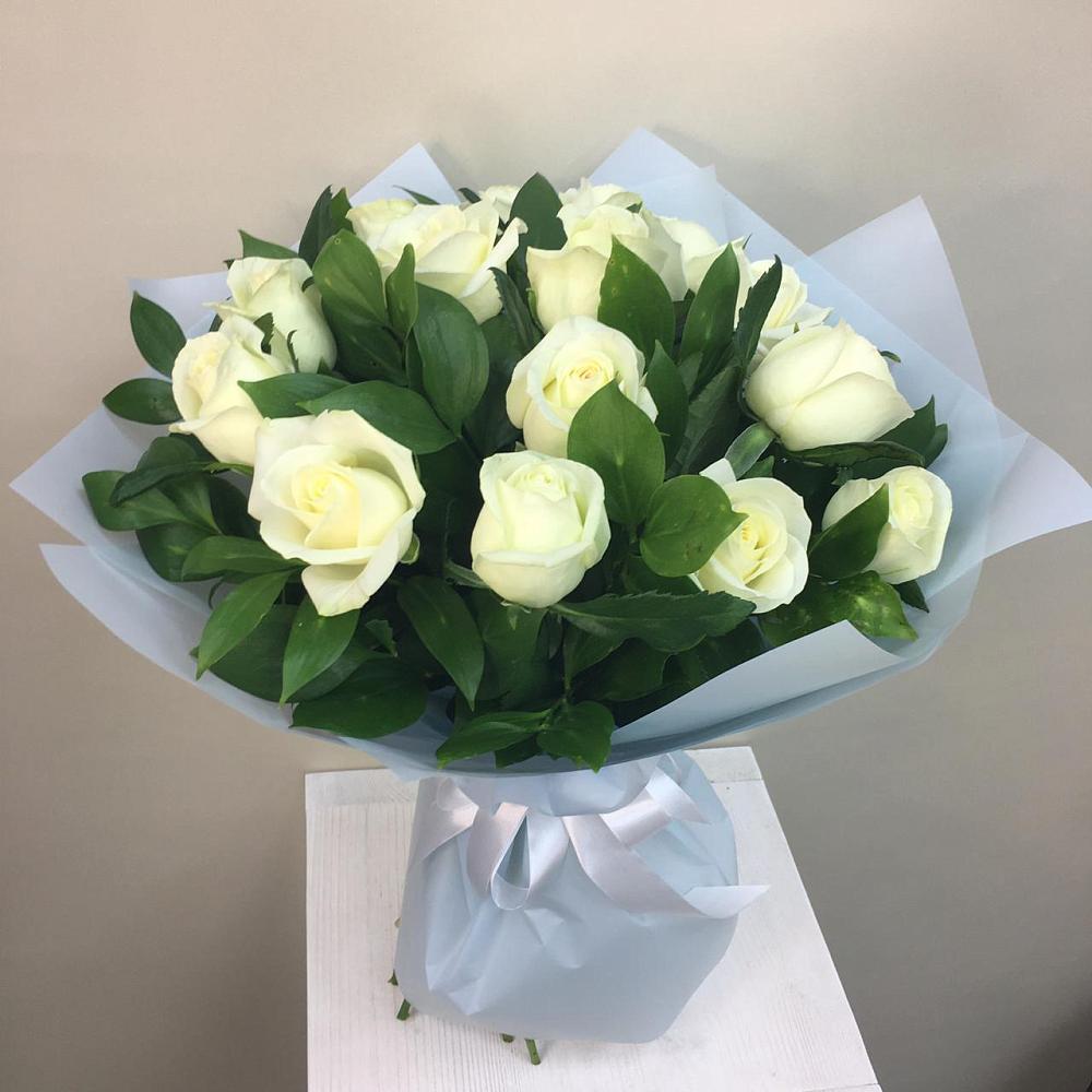 Букет 15 Белых роз Проуд в Бугры Ленинградская область