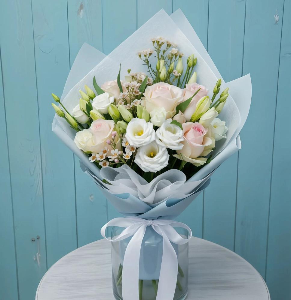 Букет цветов из: Розы и Лизиантусы в Бугры Ленинградская область