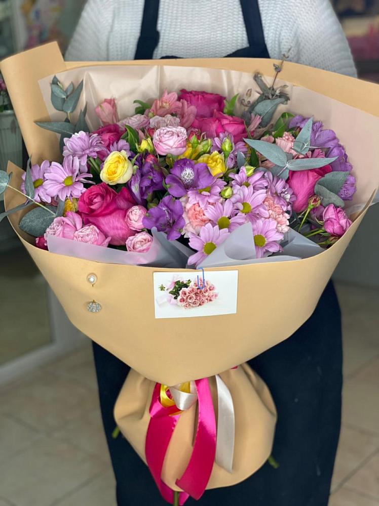 Букет цветов из: Хризантемы, Гвоздики и Альстромерии в Бугры Ленинградская область