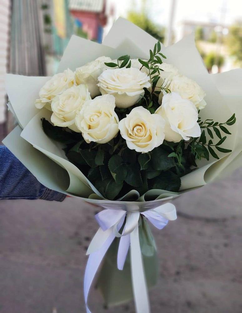 Букет Белые розы Проуд в Бугры Ленинградская область