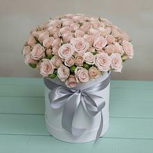 Цветочная композиция из Розы в шляпной коробке в Бугры Ленинградская область