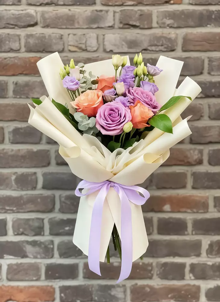 Букет цветов из: Лизиантусы и Розы в Бугры Ленинградская область