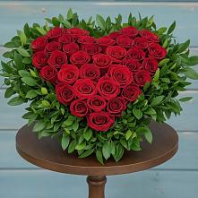 Цветочная композиция из Розы в виде сердца в Бугры Ленинградская область