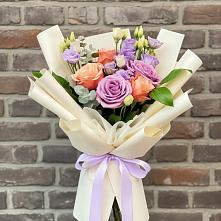 Букет цветов из:  Лизиантусы и Розы в Бугры Ленинградская область