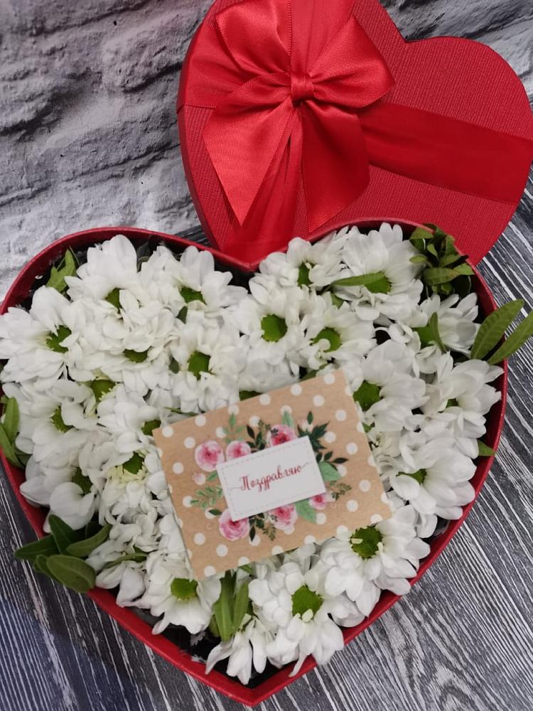 Цветочная композиция из Хризантемы в виде сердца в Бугры Ленинградская область