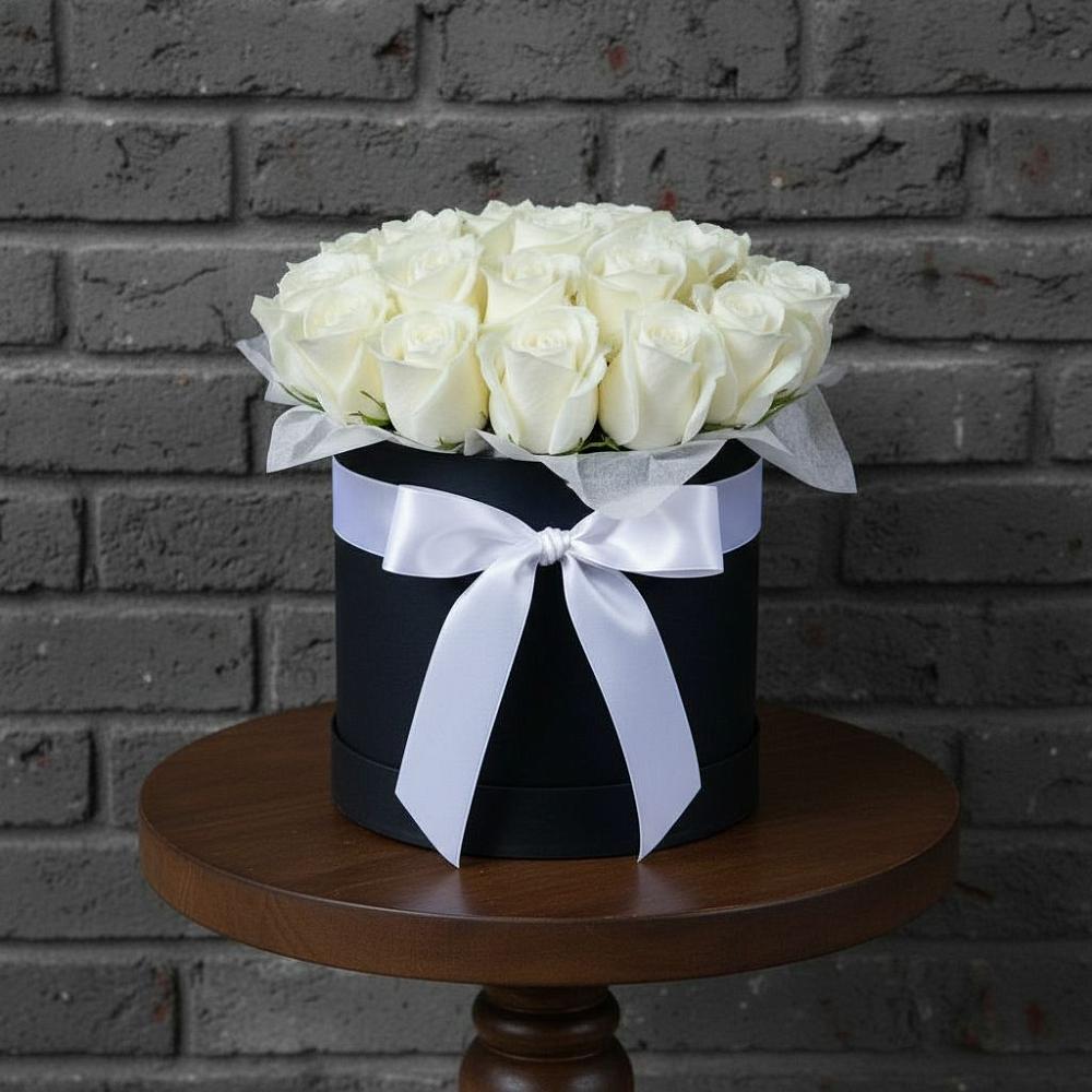 Цветочная композиция из Розы в шляпной коробке в Бугры Ленинградская область