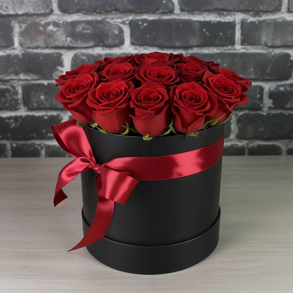 Цветочная композиция из Розы в шляпной коробке в Бугры Ленинградская область