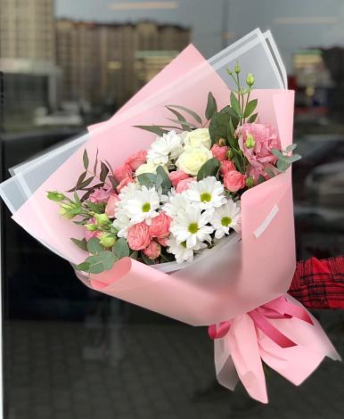 Букет цветов из: Розы, Лизиантусы и Хризантемы в Бугры Ленинградская область