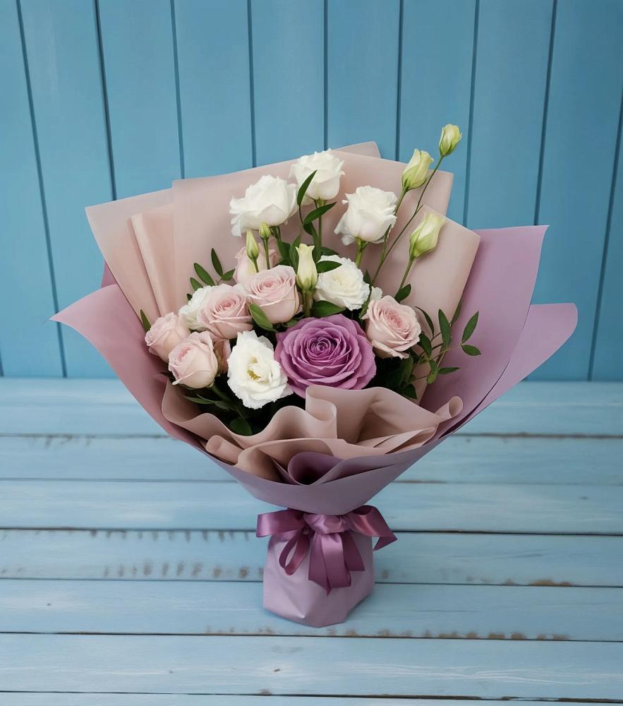 Букет цветов из: Розы и Лизиантусы в Бугры Ленинградская область